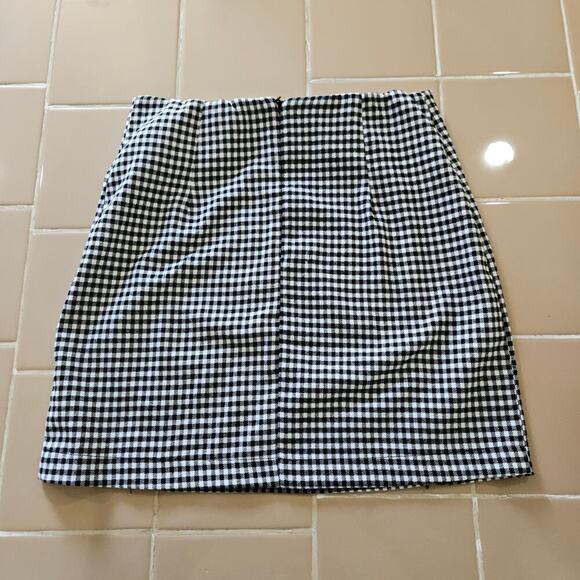 Love on a Hanger Mini Skirt Black White Plaid Gingham Juniors 9 Front Slits - Picture 4 of 8